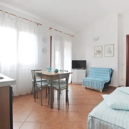 Marina Di Holiday